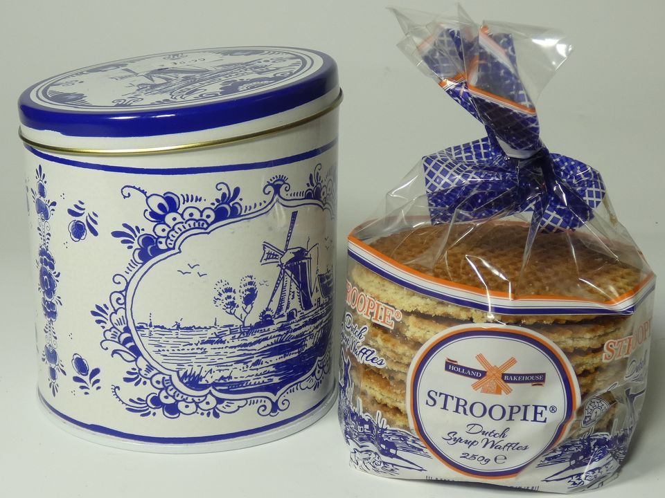 Delft Blue Syrup Wafer Tin with wafers